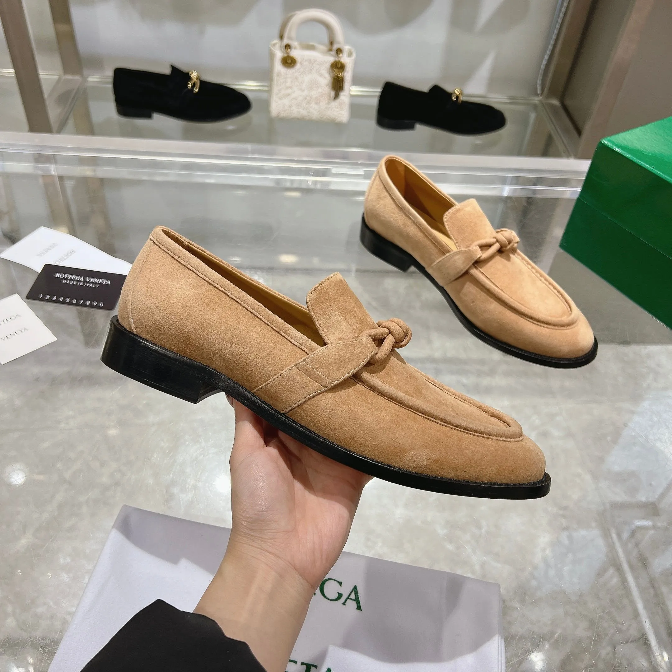 [BV] Top P: 840💰 Size: Female 35-39 (Female 40 custom-made) Male 39-44 (38.45 non-refundable) Bottega Veneta 2025 counter model! Small round toe loafers! Imported leather outsole! Imported grained cowhide! Solid color Niuli! !